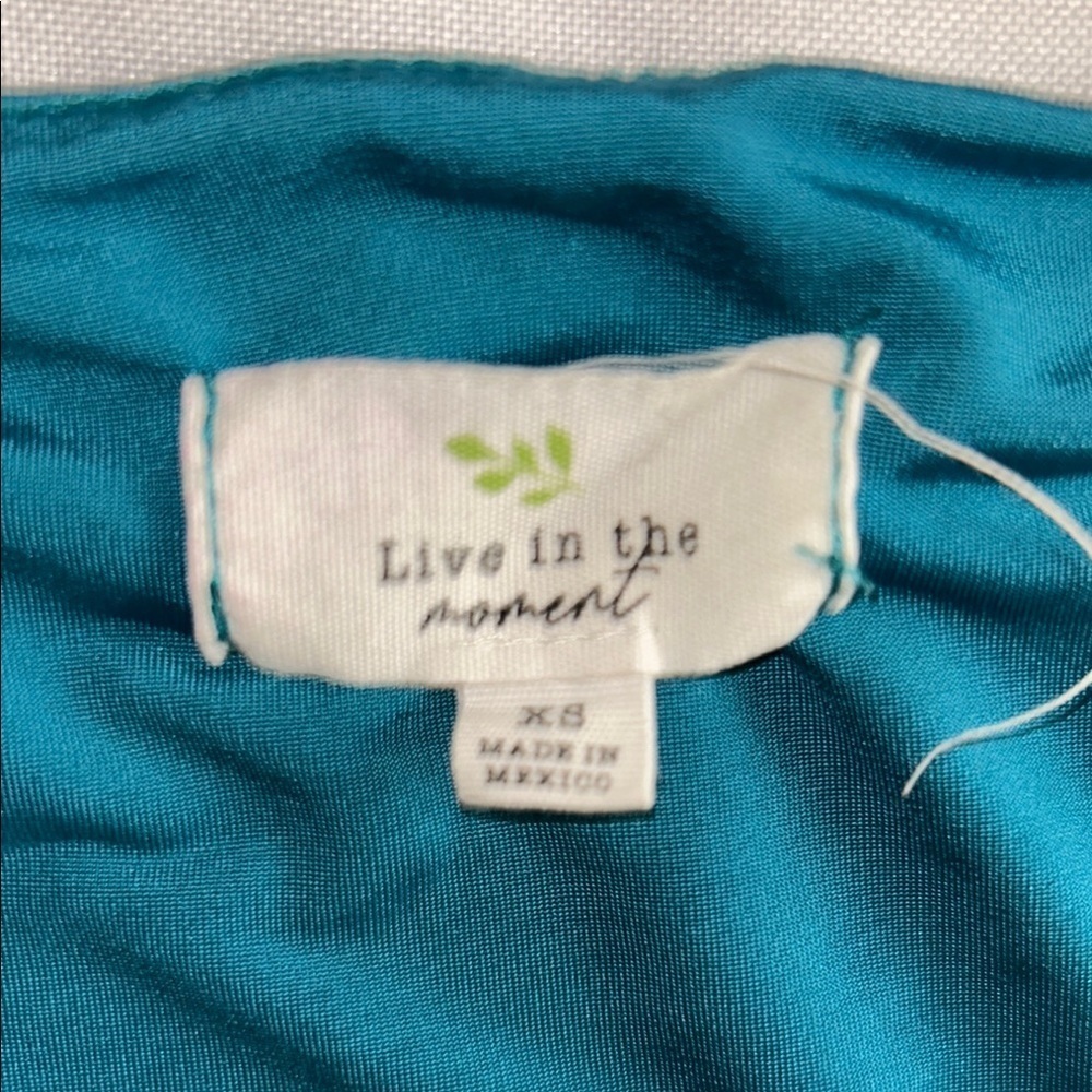 Green Ruched Short Sleeve Scoop Neck Tee - Picture 2 of 5